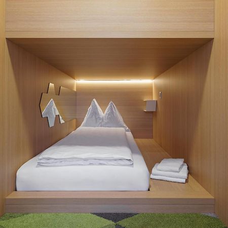 The Lab Capsule Hotell Thun Exteriör bild
