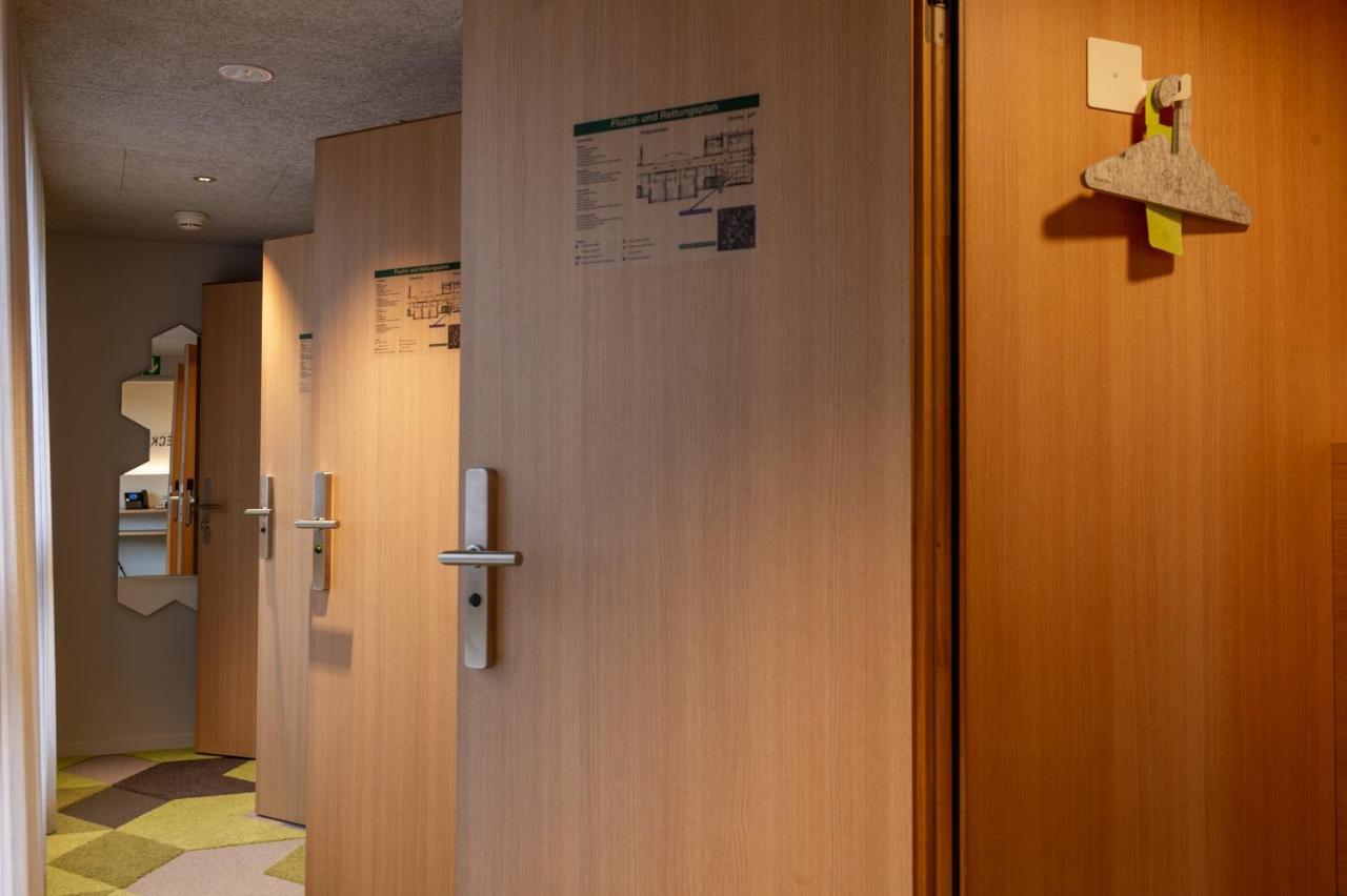 The Lab Capsule Hotell Thun Exteriör bild