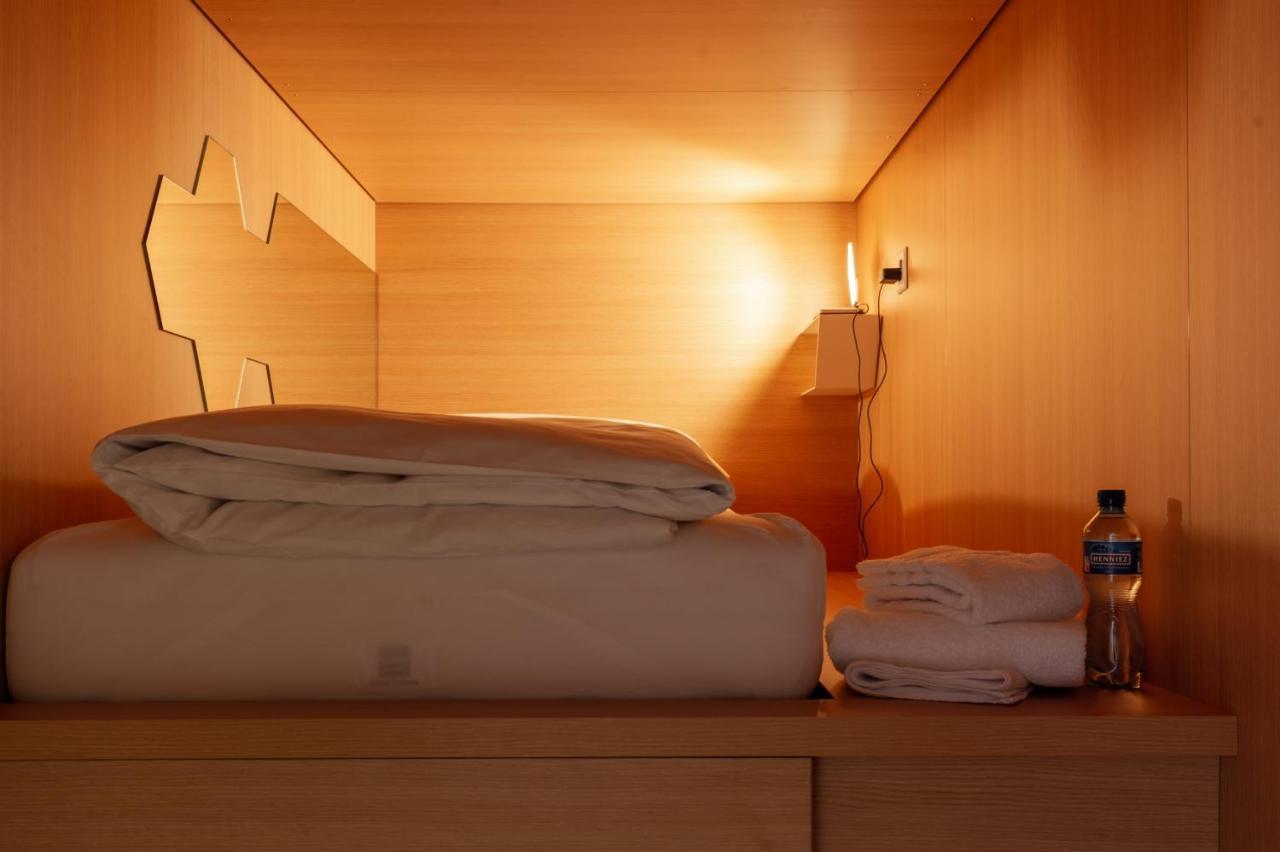 The Lab Capsule Hotell Thun Exteriör bild
