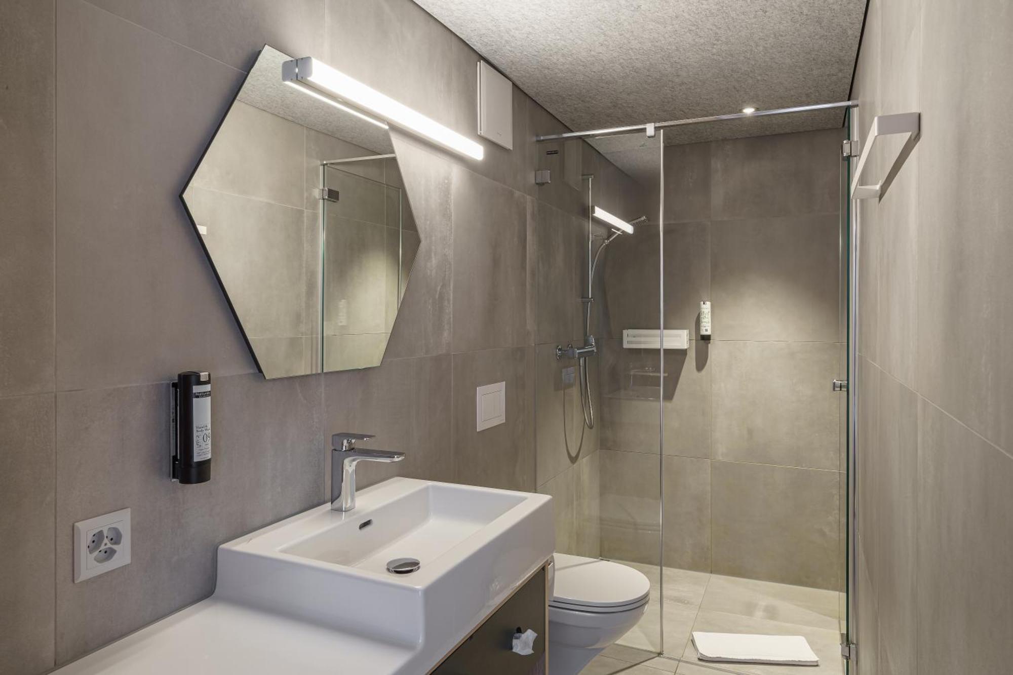 The Lab Capsule Hotell Thun Exteriör bild