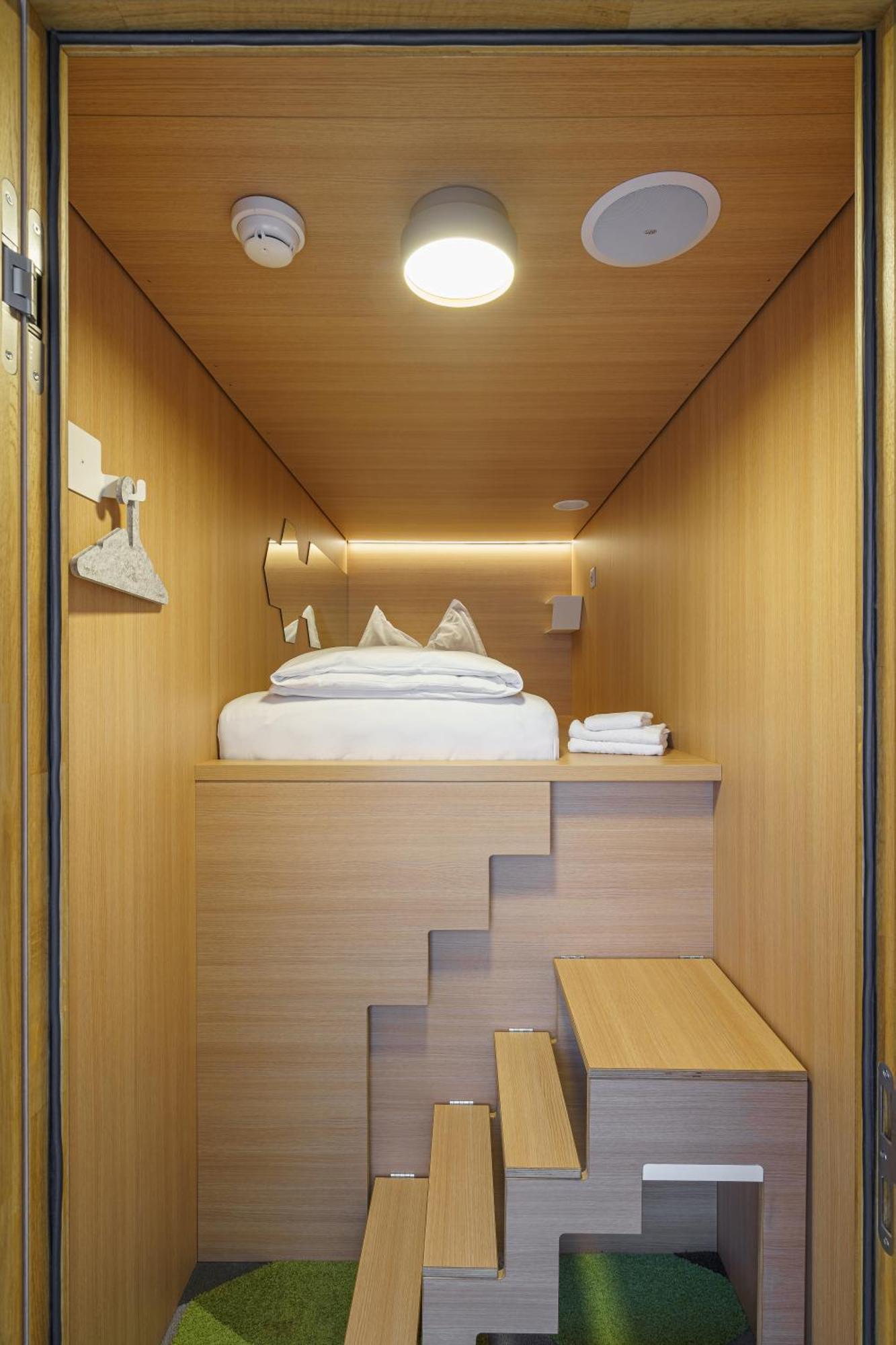 The Lab Capsule Hotell Thun Exteriör bild